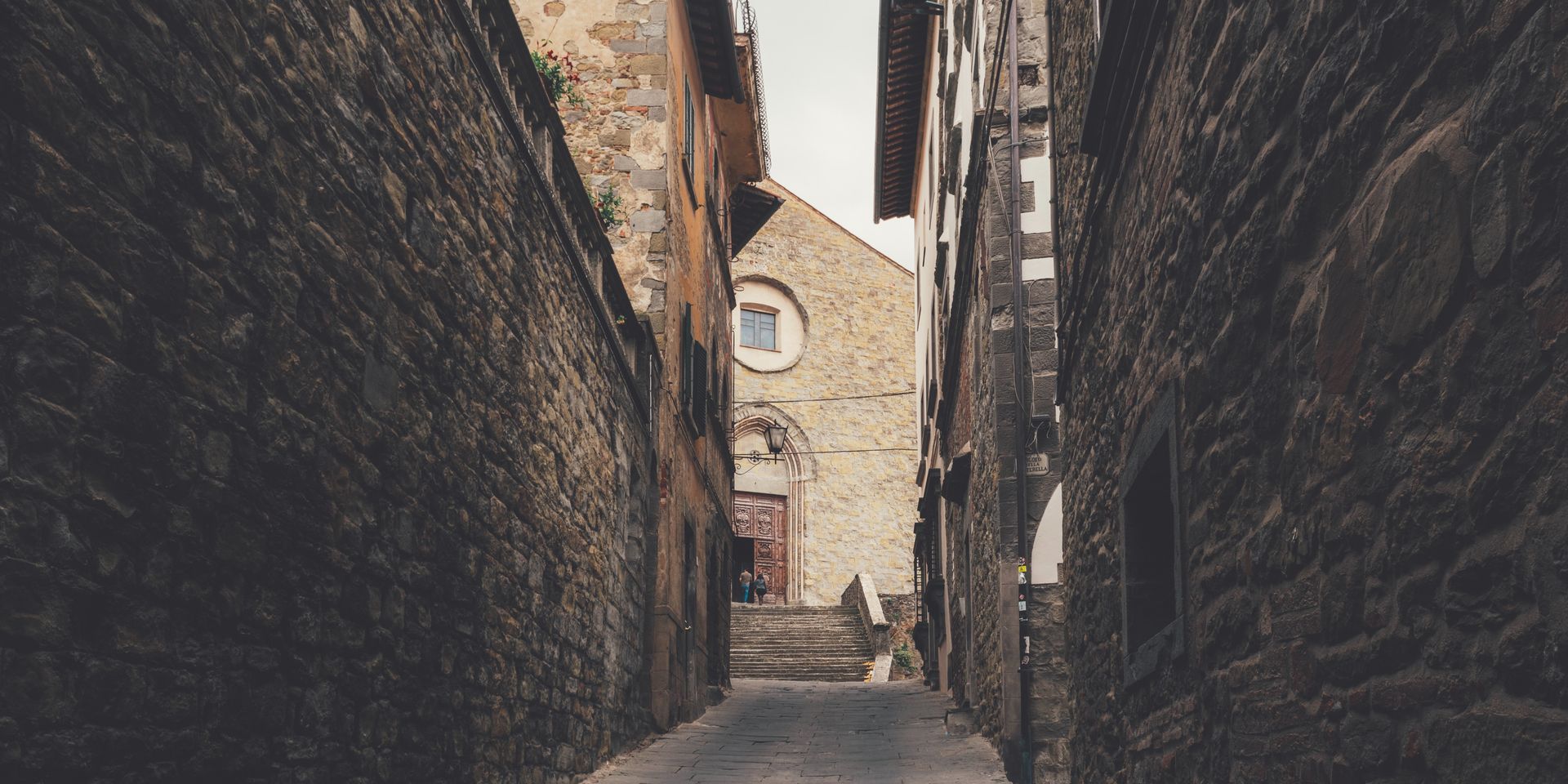 Rue médiévale de village en Europe