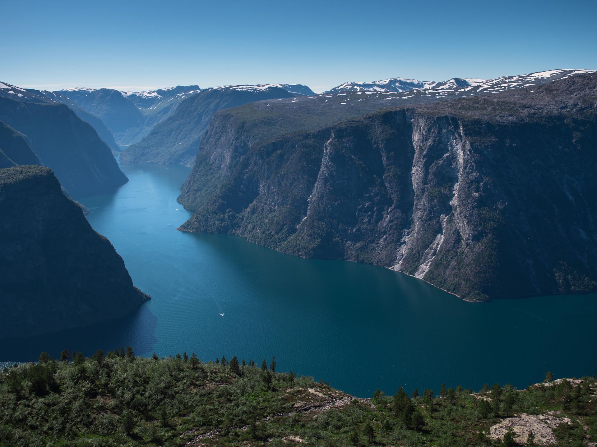 naroyfjorden-naeroyfjord-sverre-hjrnevik-fjord-norge-as-bd.jpg