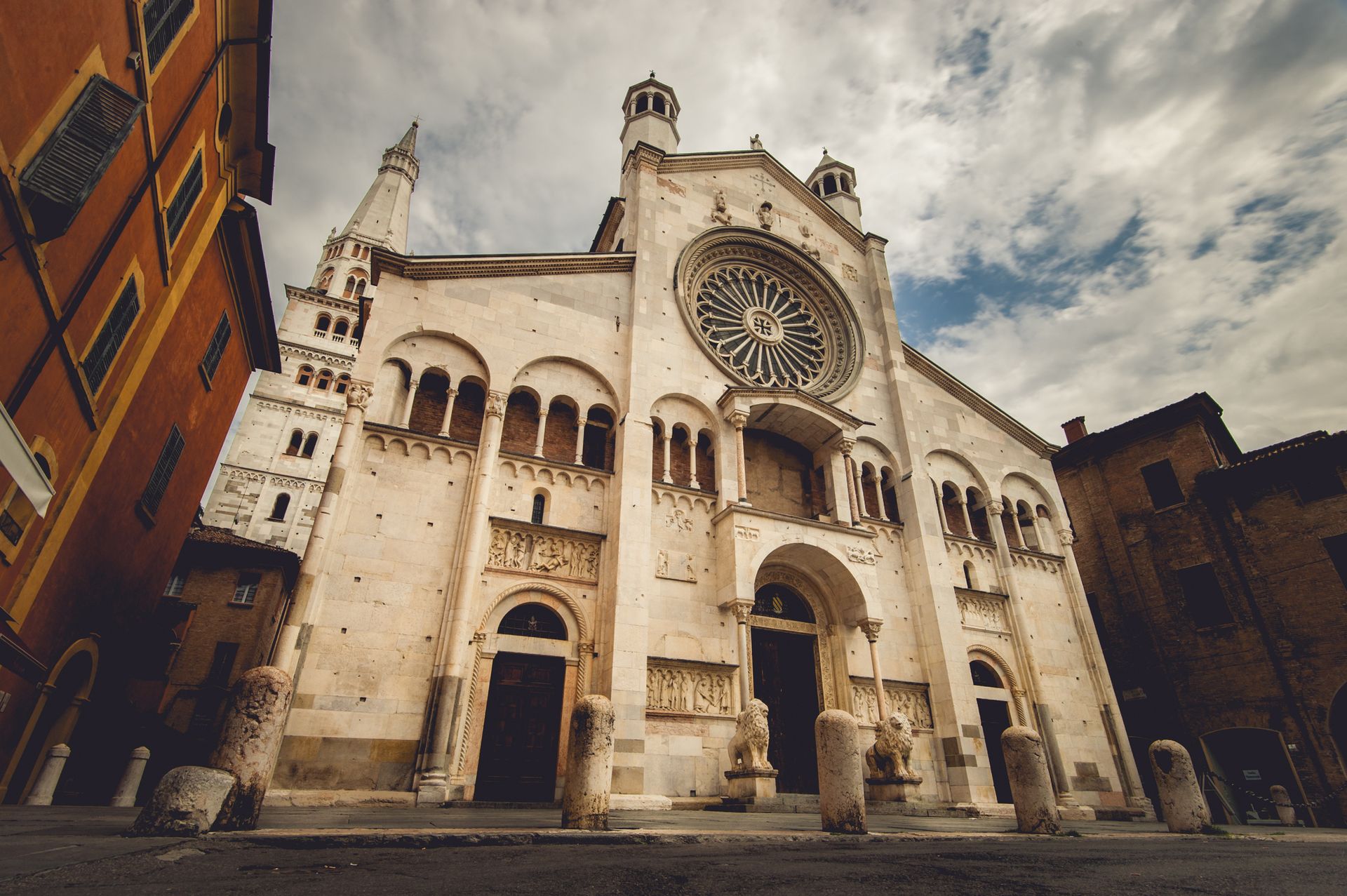 modene cathedreal(c)istock-nico_campo-500402785.jpg