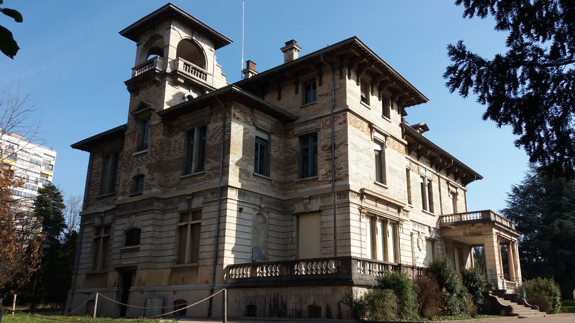 villa_gillet,_nord-ouest (c)cc0.jpg