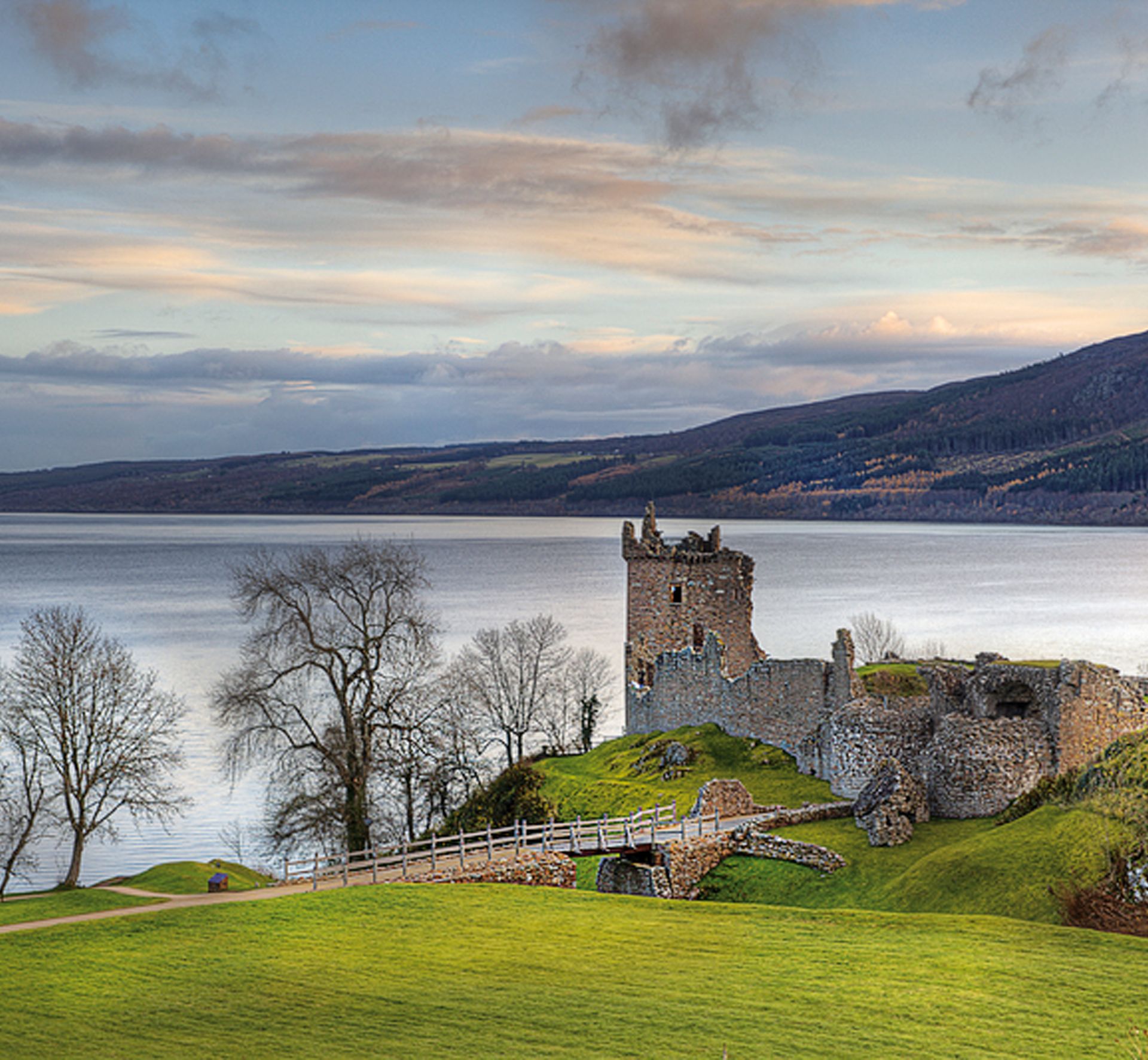 urqhart-castle-near-lochness.jpg