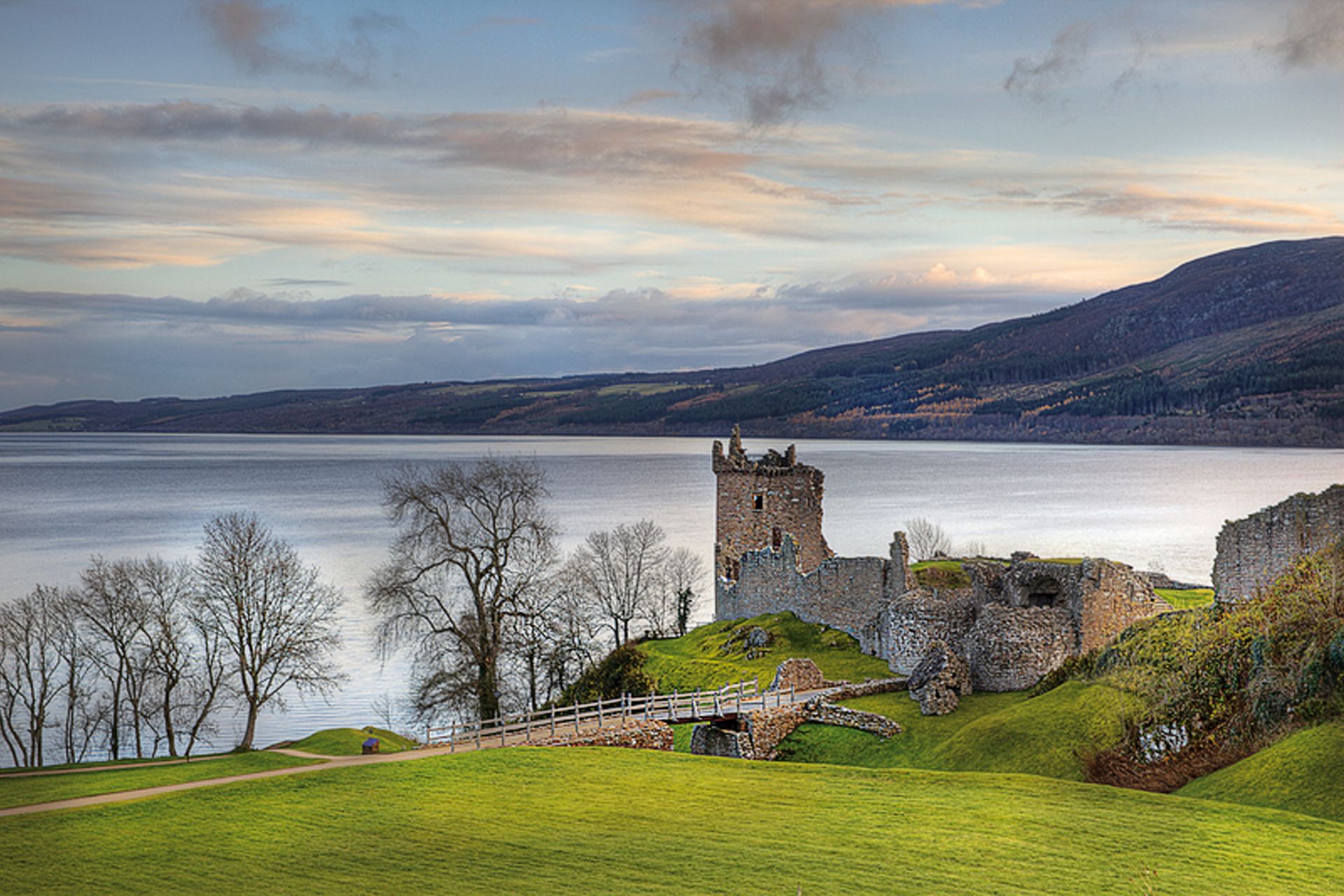 urqhart-castle-near-lochness.jpg