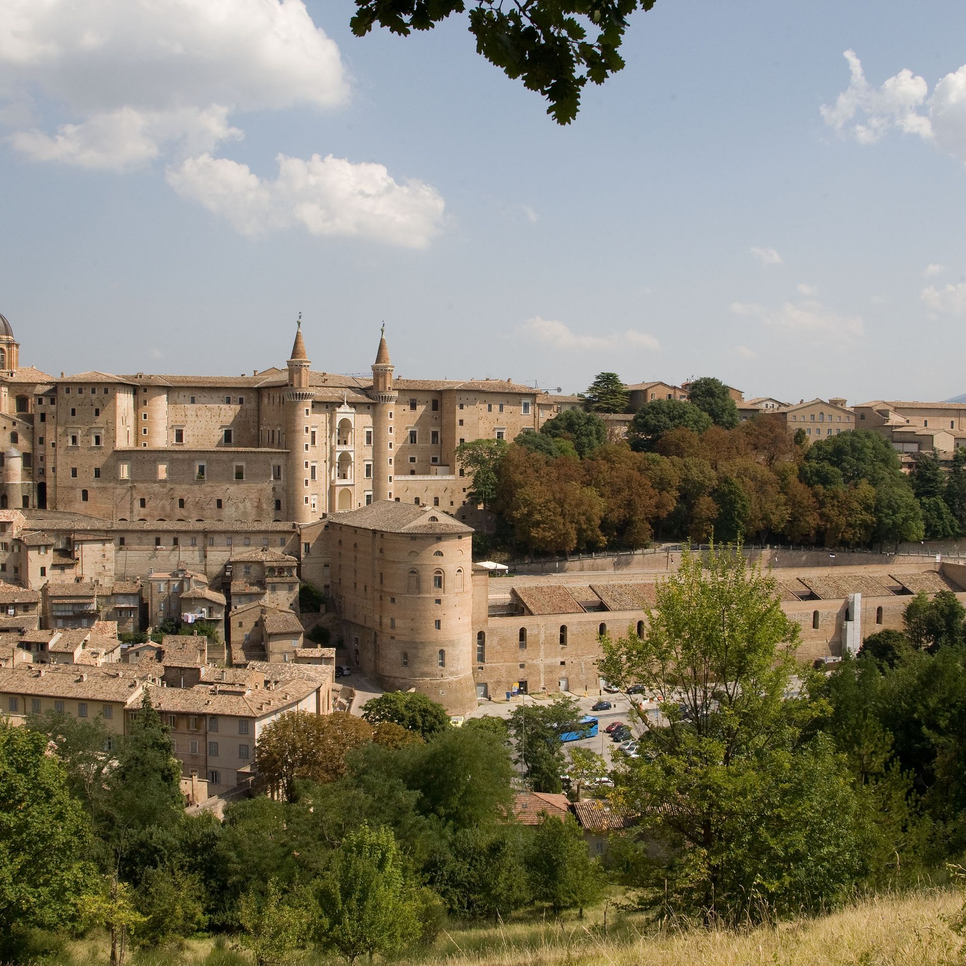 urbino-palazzo-ducale-duomo.jpg
