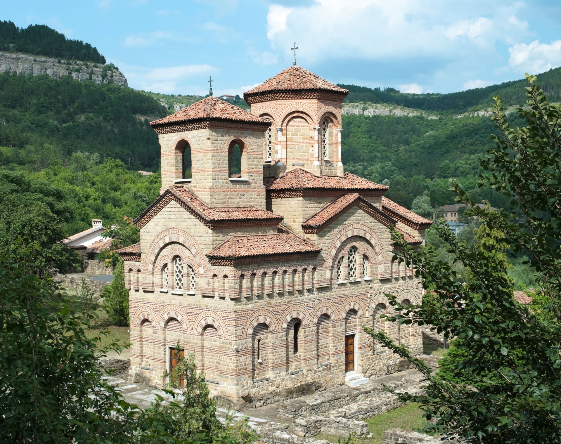 veliko-tarnovo-bulgarie-thinkstock.jpg