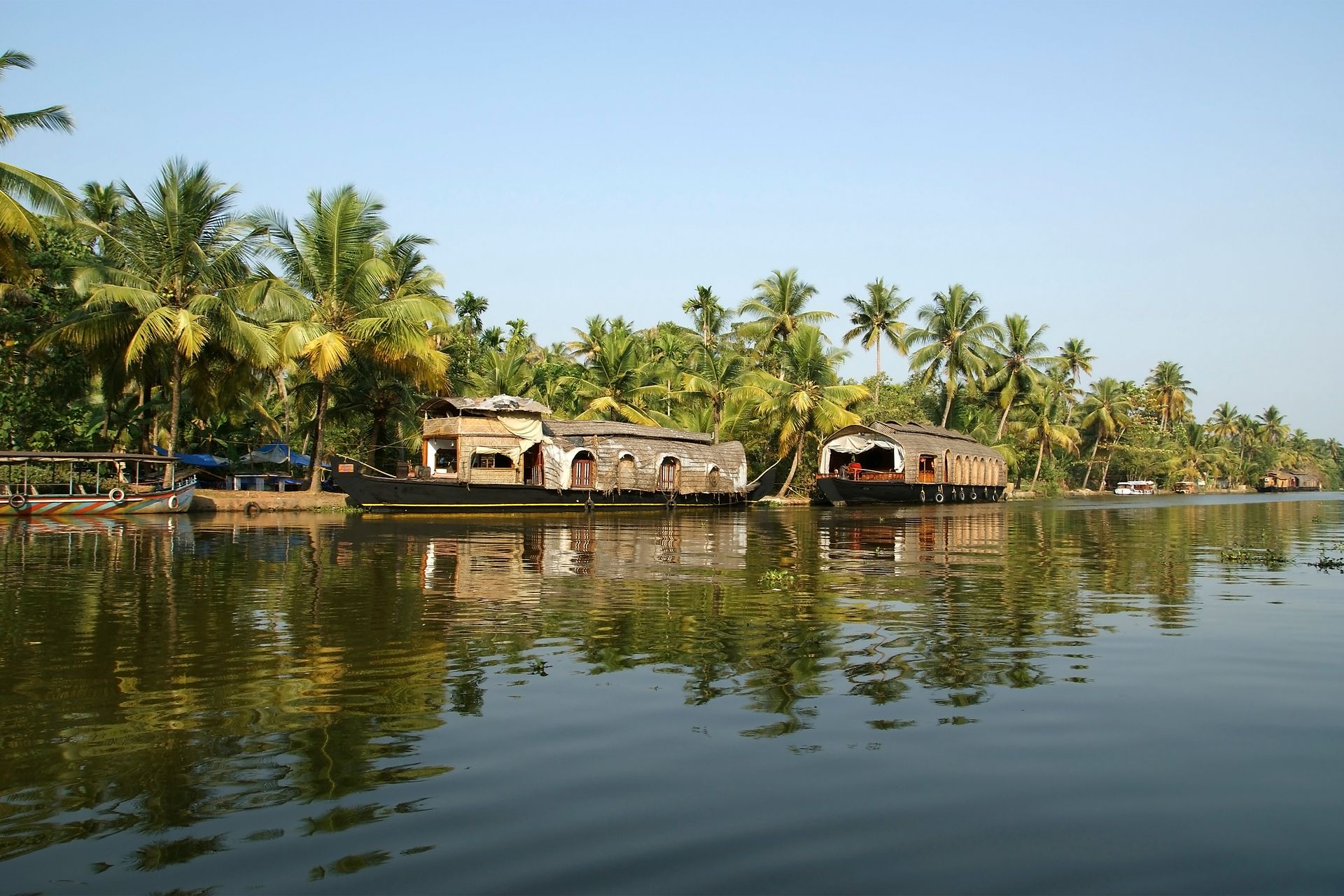 house-boat-in-the-kerala-india-backwaters-inde-thinkstockphotos.jpg