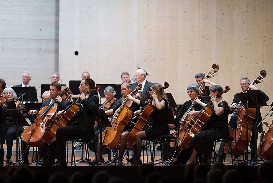 tente du festival de gstaad - suisse (c)raphael faux.jpg