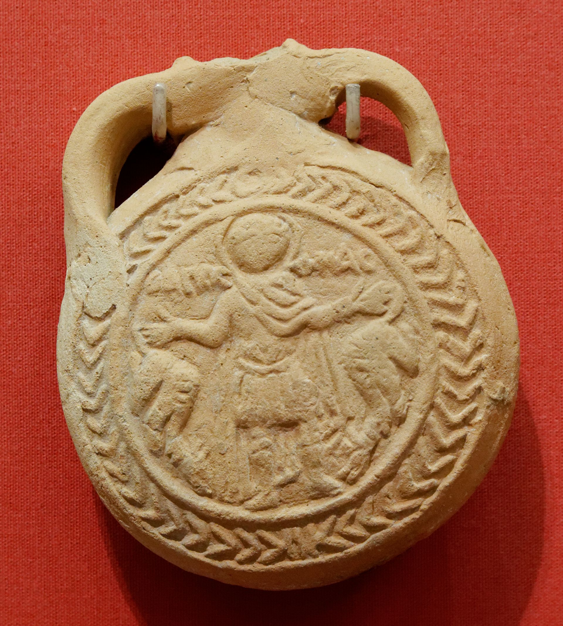 Ampulla_Menas_Louvre_AF7035