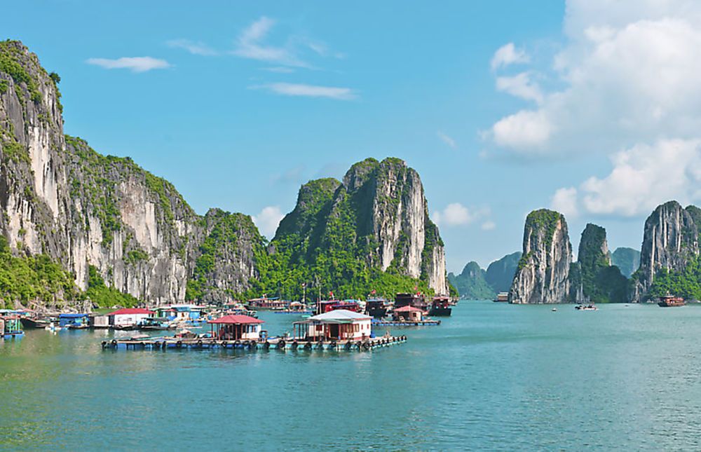 Village flottant dans la Baie d'Halong - Vietnam ©Thinkstock