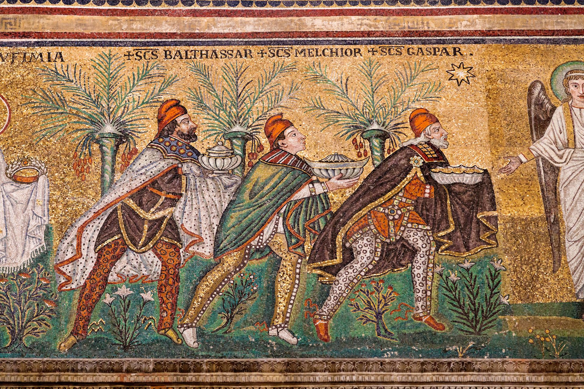 Ravenne Mosaic on wall of Sant Apollinare Nuovo_Italie©thinkstockphotos