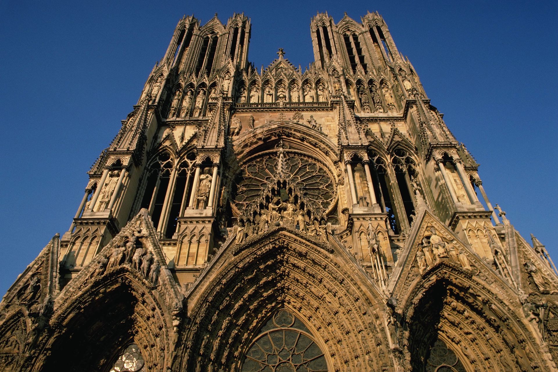 Façade Ouest de la Cathédrale de Reims - France ©Thinkstock