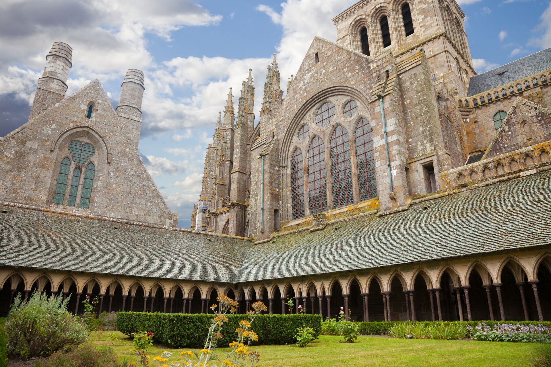 L'abbaye du Mont Saint-Michel, Normandie - France ©iStock