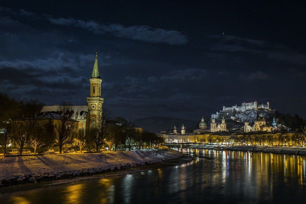 Vue de Salzbourg de nuit, Salzbourg - Autriche © Office de tourisme d'Autriche