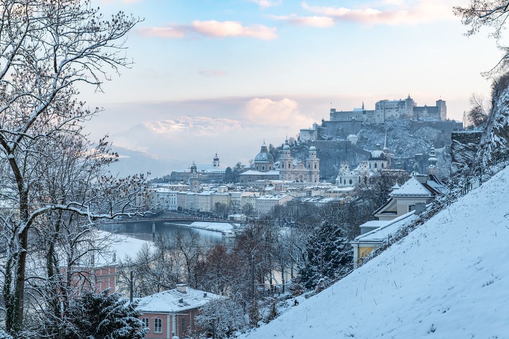 Vue sur la ville de Salzbourg enneigée, Salzbourg - Autriche © Office de tourisme d'Autriche