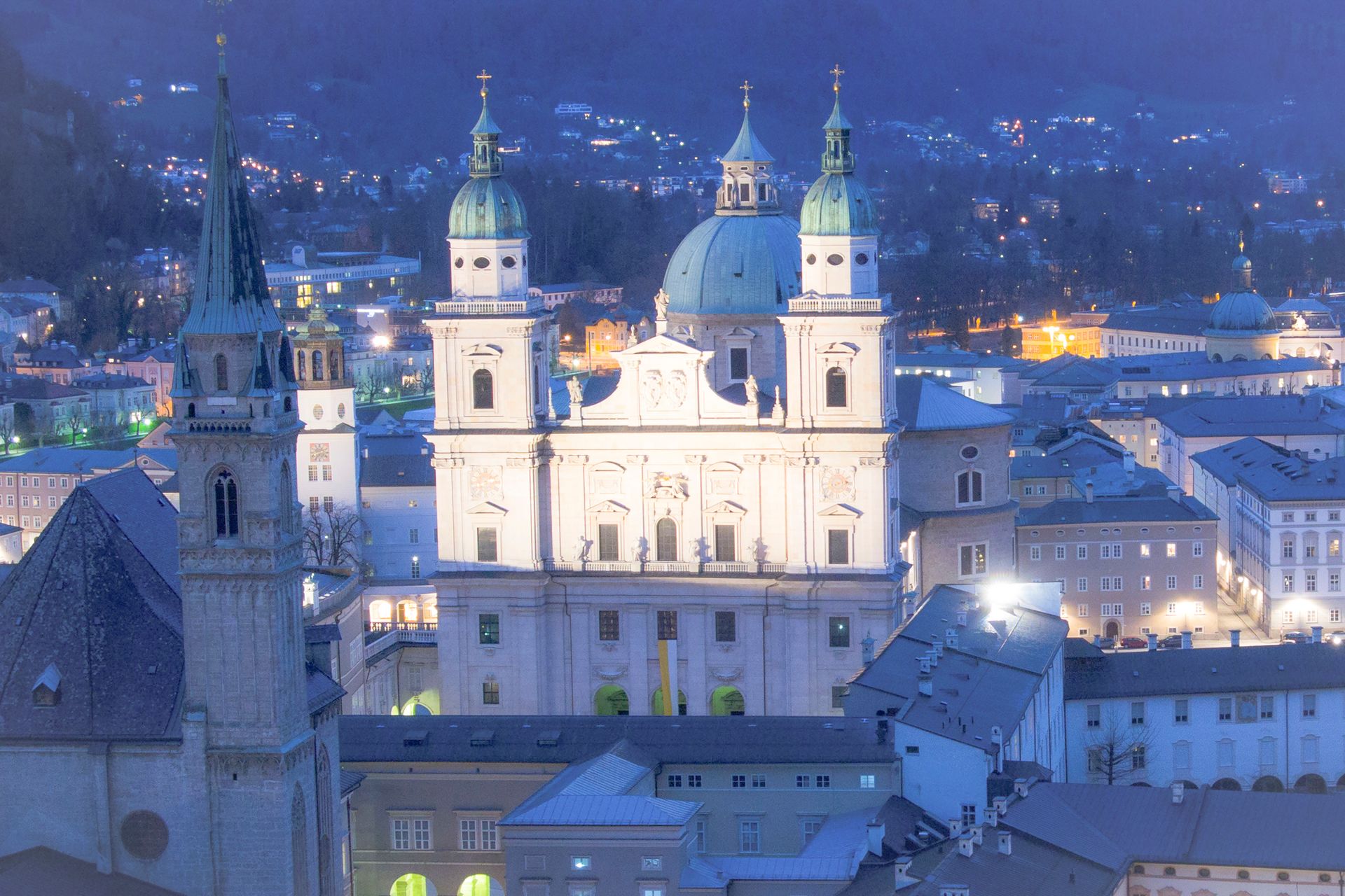 Cathedrale de Salzbourg la nuit @werdepate