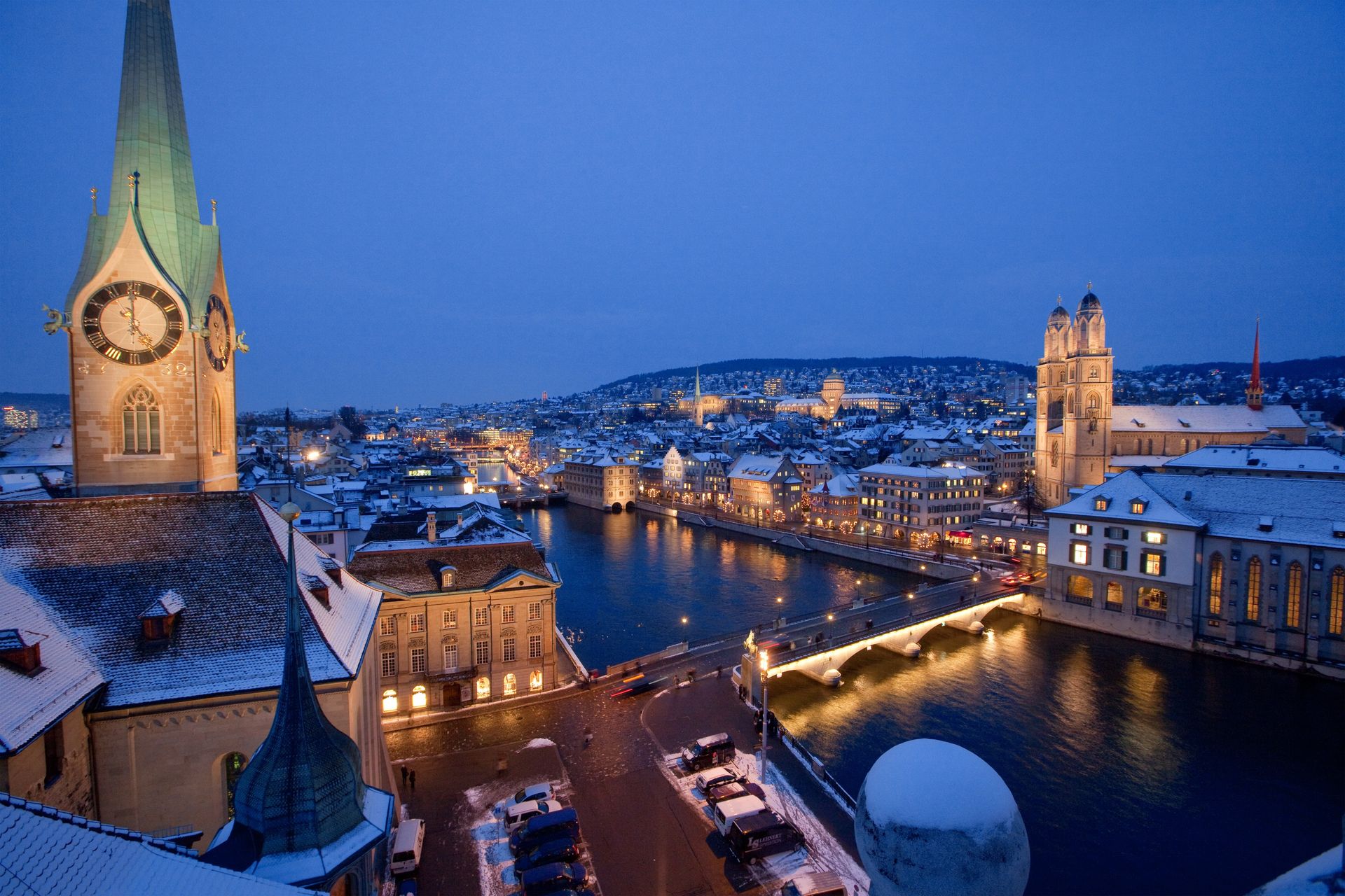 Vue sur Zurich en hiver illuminée - Suisse ©Zurich Tourism