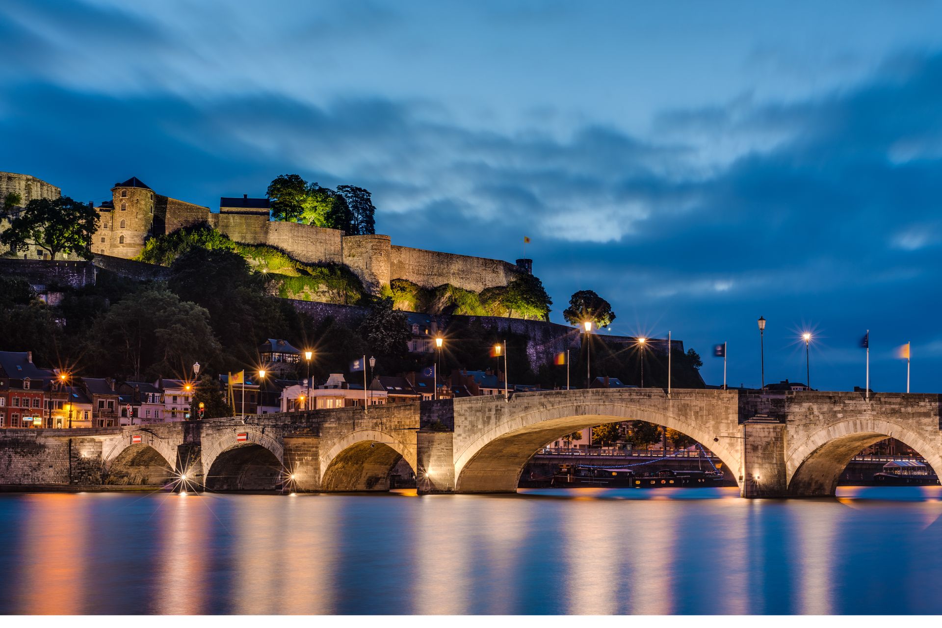 Vue sur le pont de Namur de nuit - Belgique © WTB - Anibal Trejo