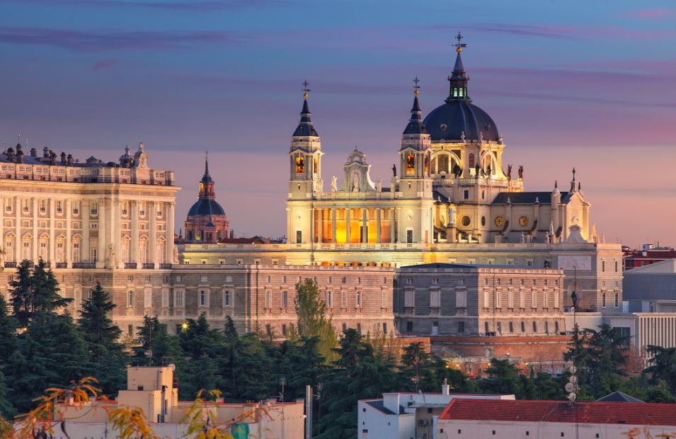 Madrid de nuit - Espagne ©iStock