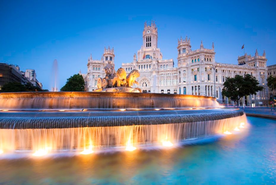Plaza de Cibeles à la tombée de la nuit, Madrid - Espagne