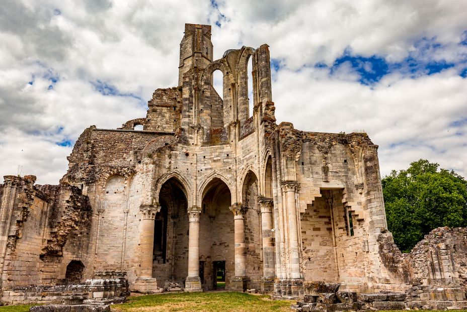 Ruines de l'église abbatiale de Chaalis, Hauts-de-France - France