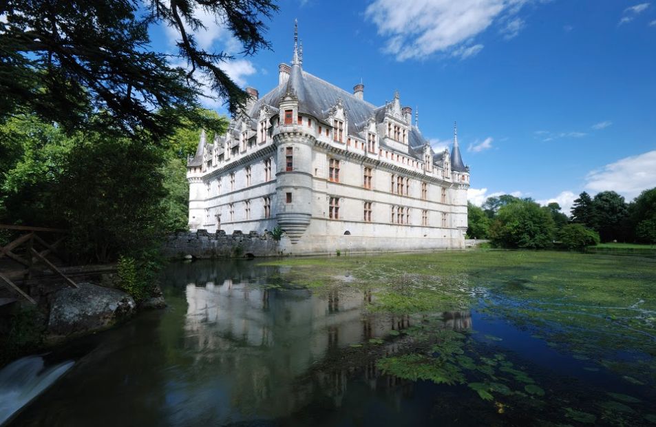 Château d'Azay-le-Rideau et son miroir d'eau, Centre-Val de Loire - France