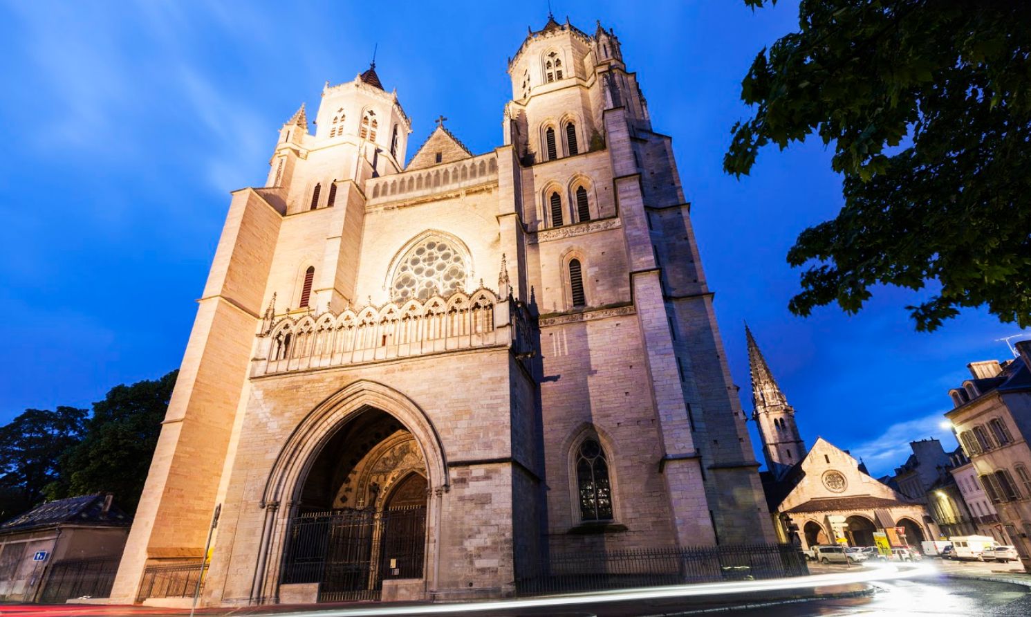 Cathédrale Saint-Bénigne de Dijon, Bourgogne - France ©iStock