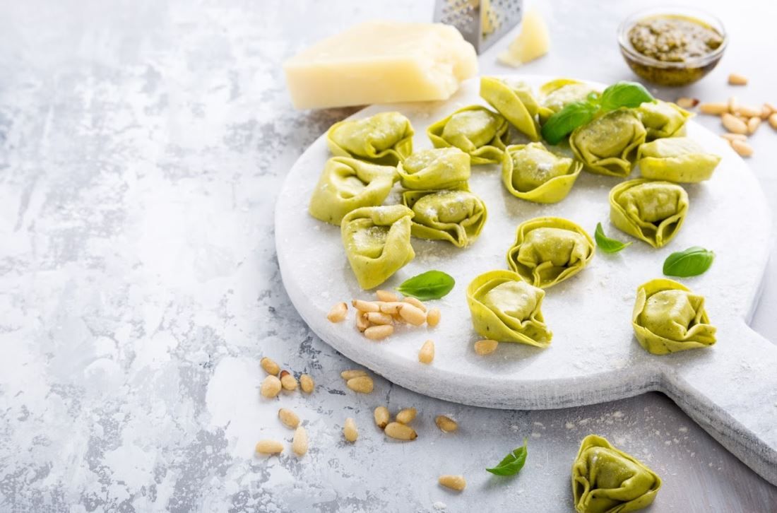 Tortellini et parmesan, deux spécialités des environs de Bologne - Italie