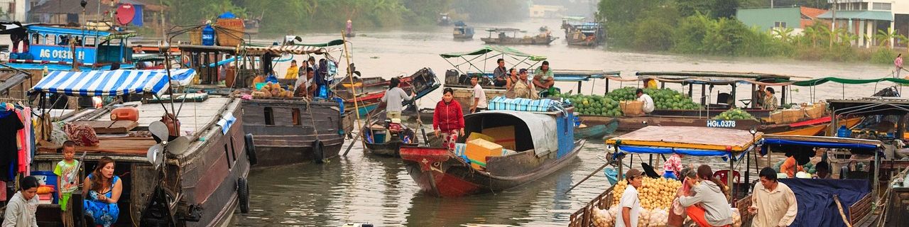 Marché flottant sur le delta du Mékong - Vietnam
