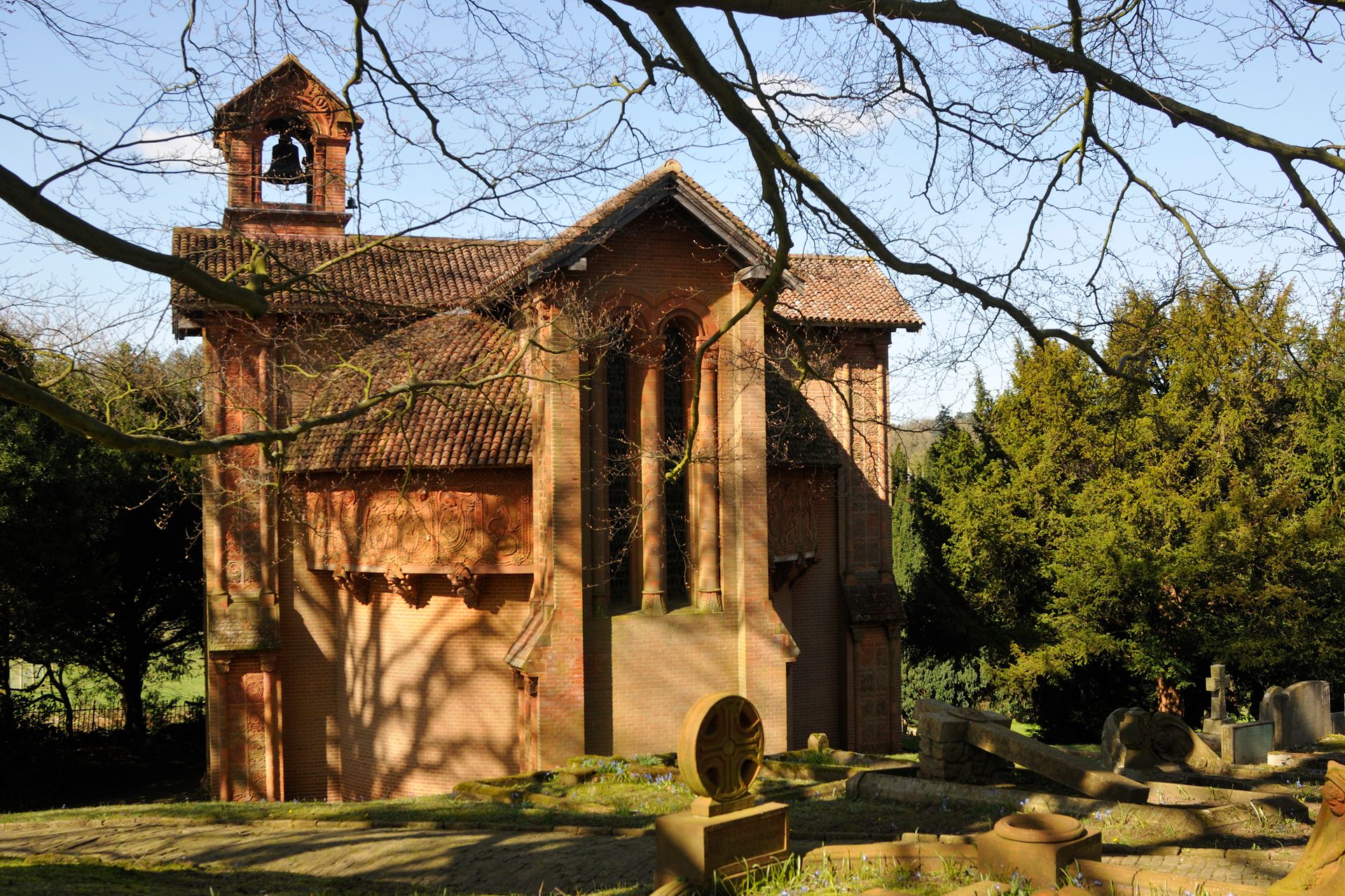 Watts Chapel, dessinée par l'artiste Mary Watts