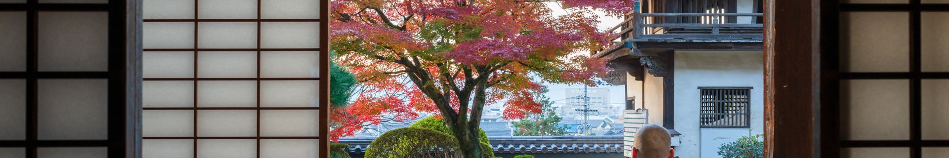 Moine bouddhiste en méditation