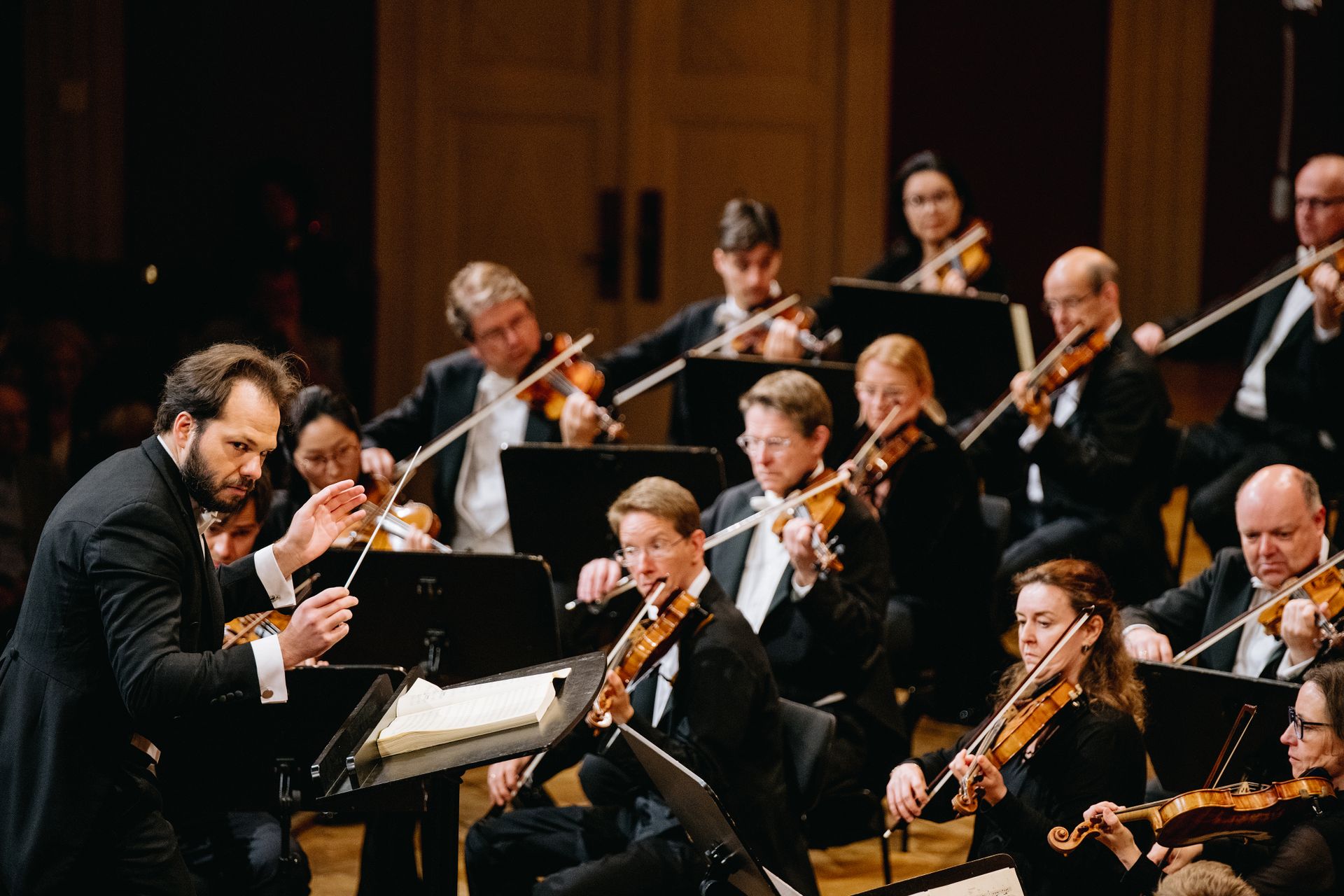 Petr Popelka conducting (c) Igor_Ripak