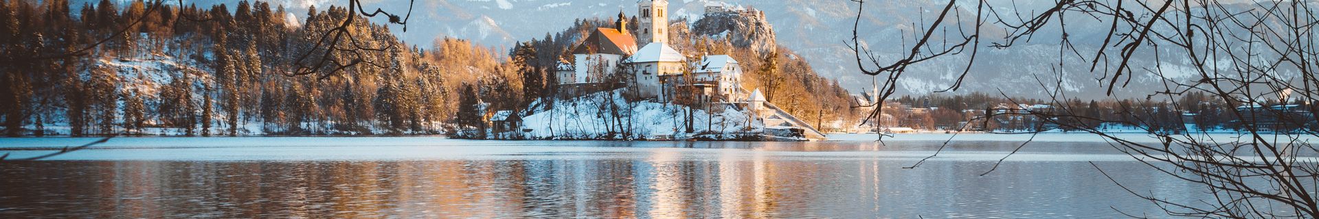 Lac de Bled et îlot enneigé