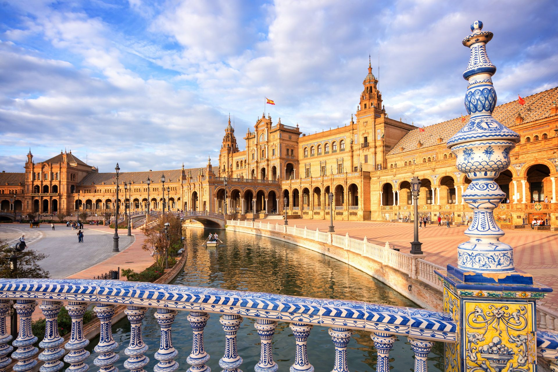 Place d'Espagne à Séville - Andalousie, Espagne - Credit : Delphotostock