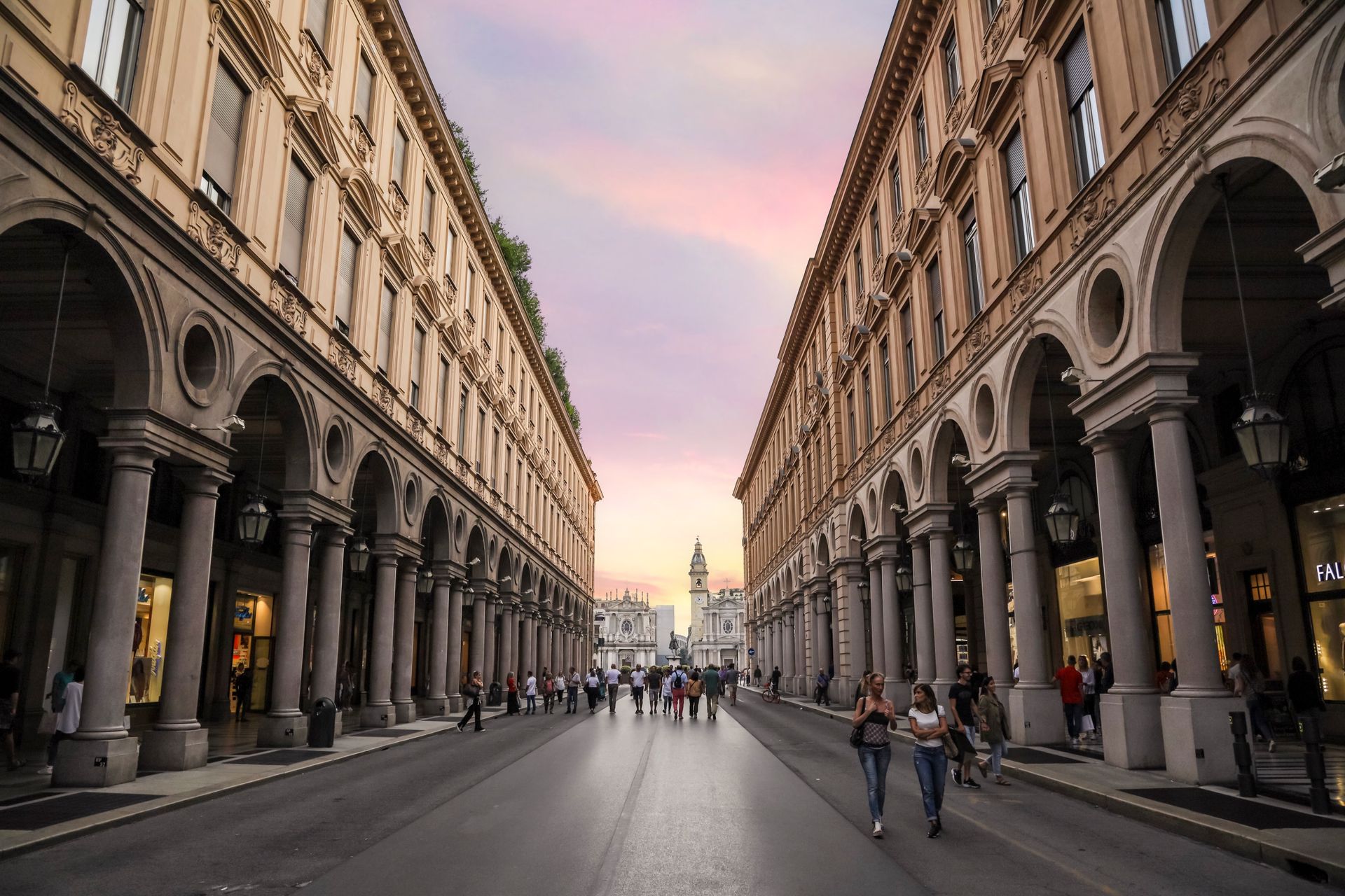 via-roma-wendy-dekker-_OIDx-Dv4SM-unsplash