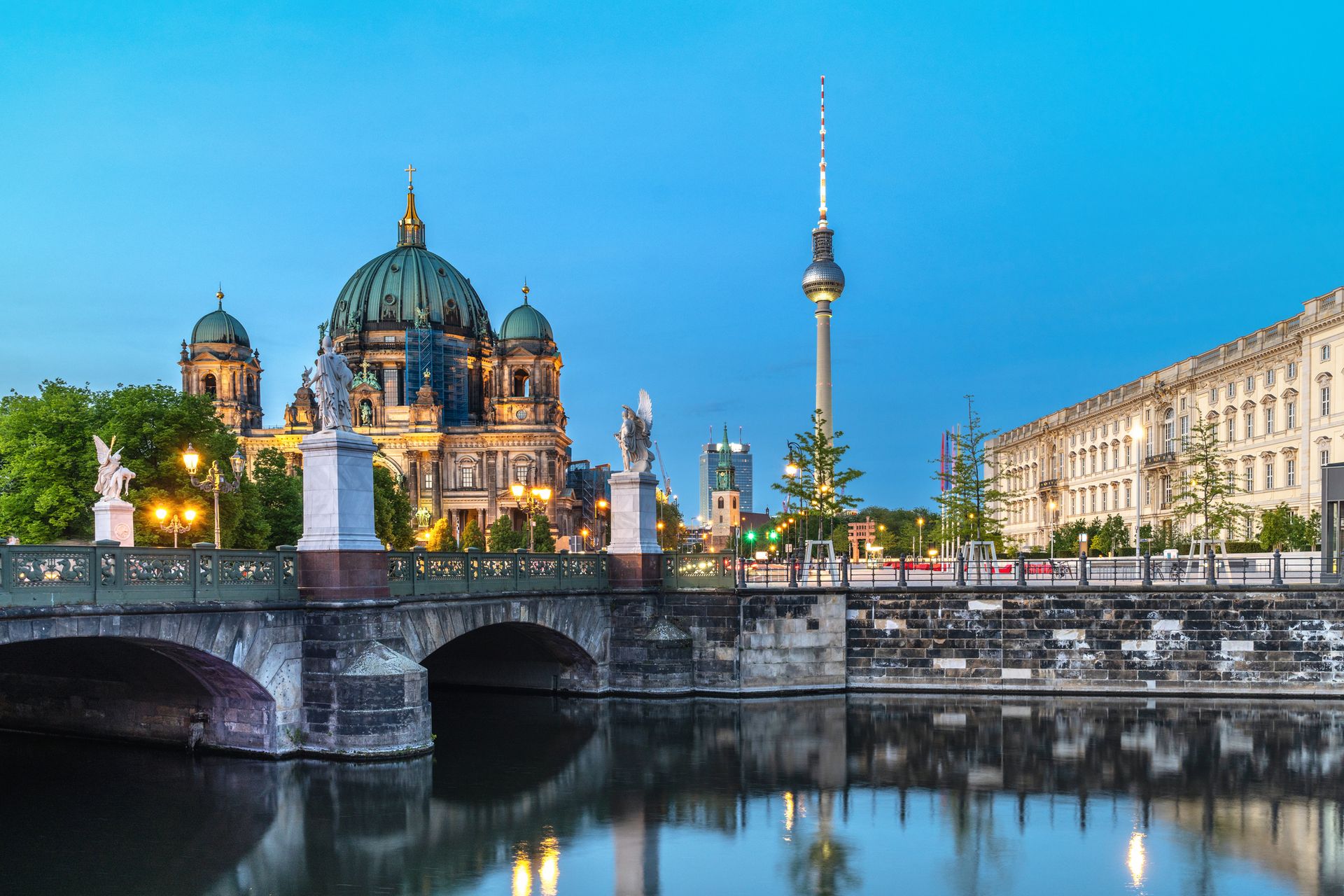 Centre historique de Berlin au bord de la Spree@GettyImages-Bolero